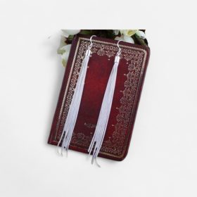   Ezüstös Hosszú Bojtos Fülbevaló – Elegancia és Stílus