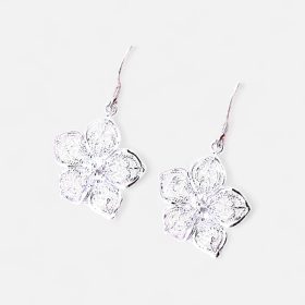   Ezüstözött Virág Fülbevaló – Ragyogás minden alkalomra