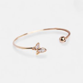   Kecses Pillangó: Személyre Szabott Ajándék Ékszer a Nőiesség Jegyében