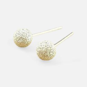   Texturált Ezüst Gömb Fülbevaló – A Minimalista Csillogás