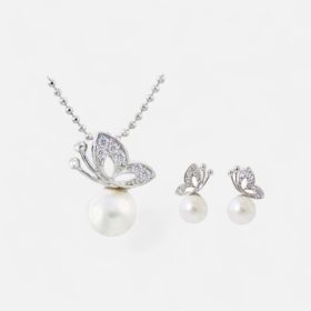   Pillangós Kristály és Gyöngy Ékszerszett – Könnyed Elegancia és Időtlen Báj