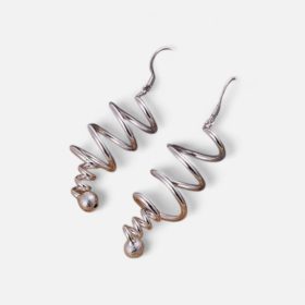   Spirális Ezüst Csillogás – Különleges Női Fülbevaló