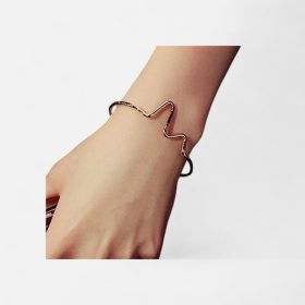   Ekg-Vonalas Arany Karkötő – Az Élet Ritmusa a Csuklódon